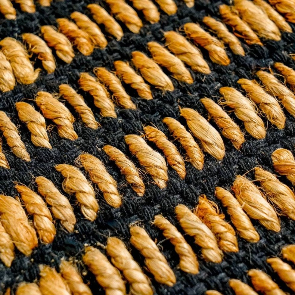 Alfombra moderna de yute negro y natural - Imagen 5