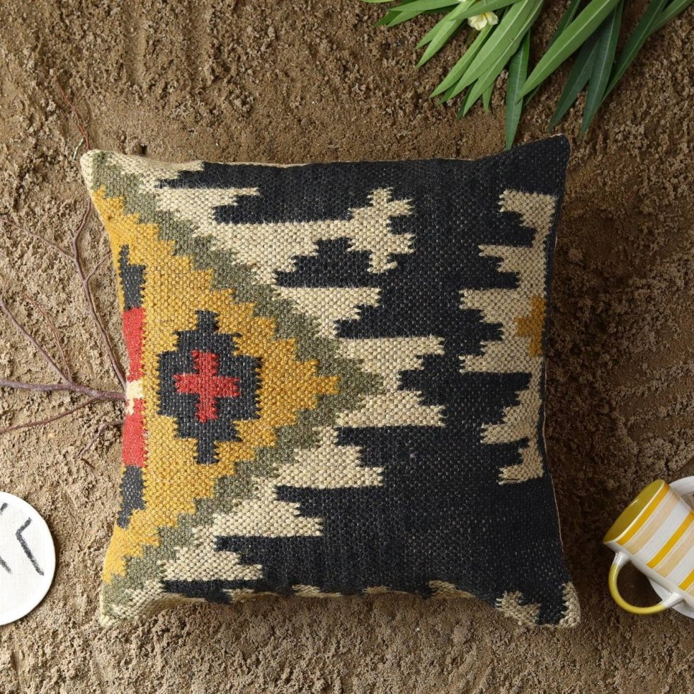 Almohada oriental negra de lana y yute