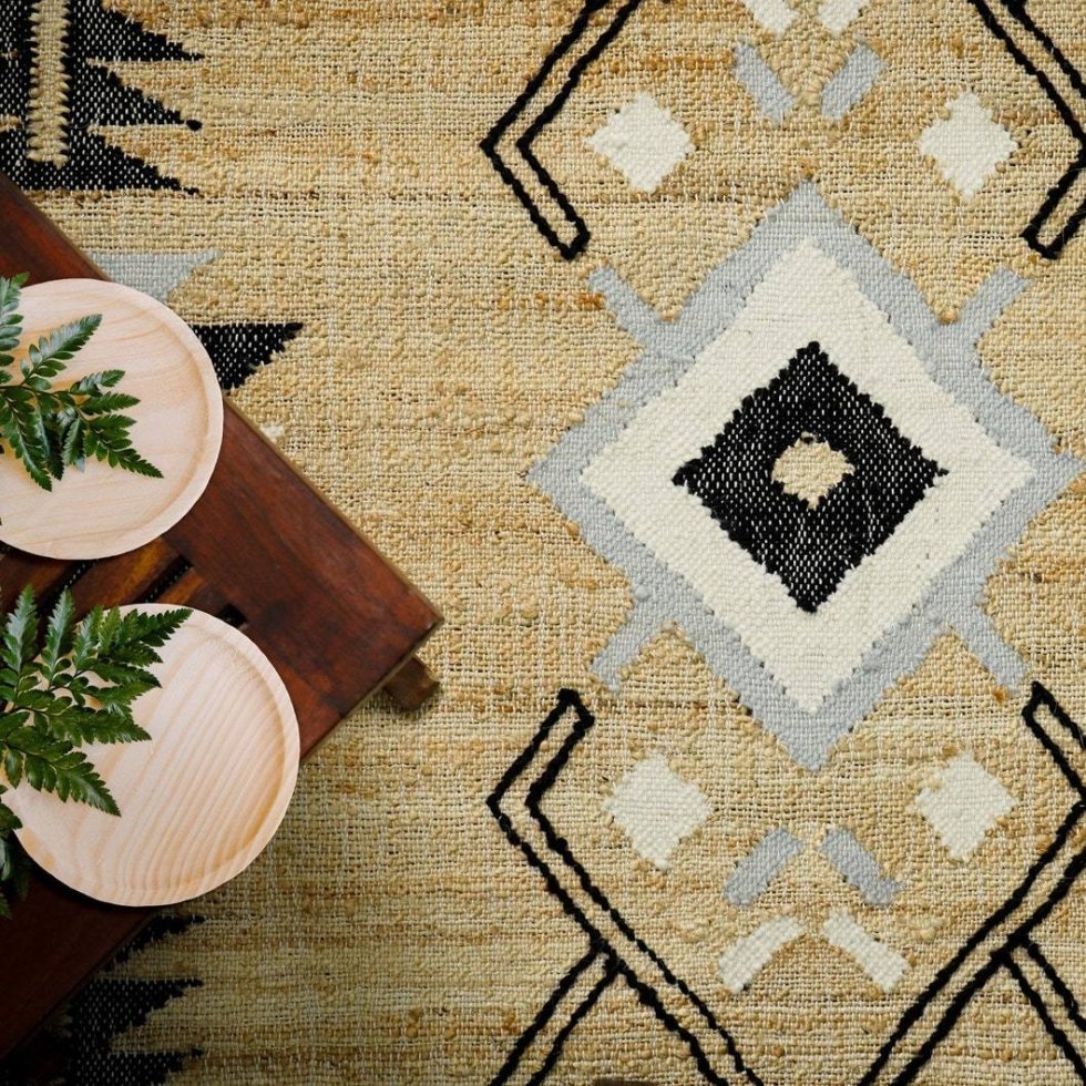 Alfombra Bohomien de mezcla de yute y tejido plano de color tostado