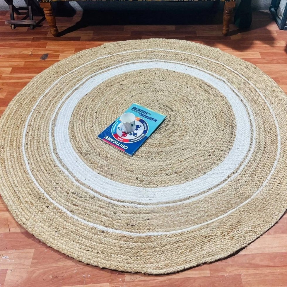 Alfombra redonda de yute con ribete blanco