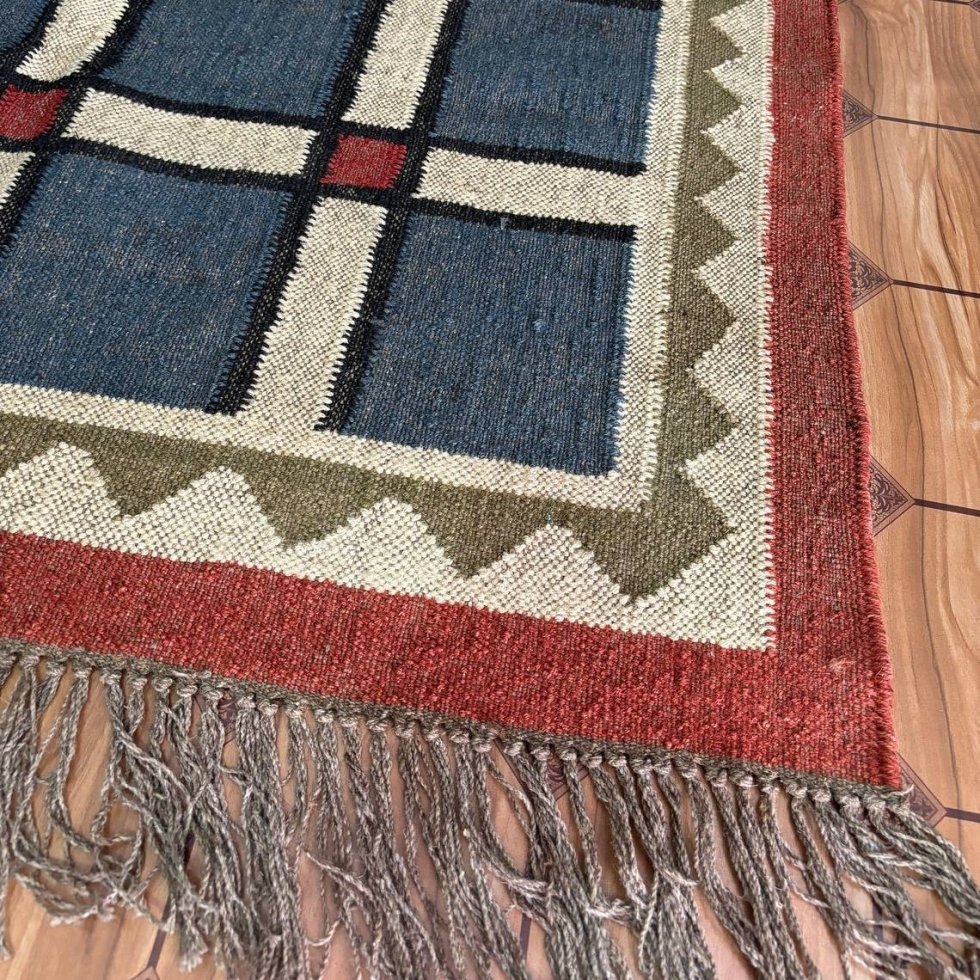Alfombra kilim de yute de lana con borde rojo - Imagen 5