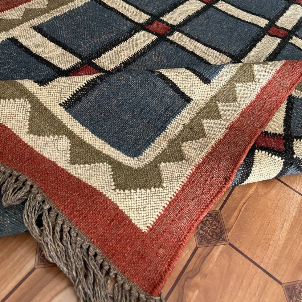Alfombra kilim de yute de lana con borde rojo - Imagen 4