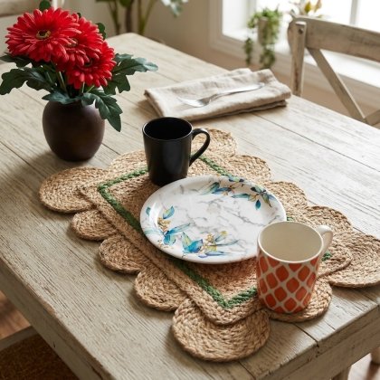 Scalloped jute placemats with green trim